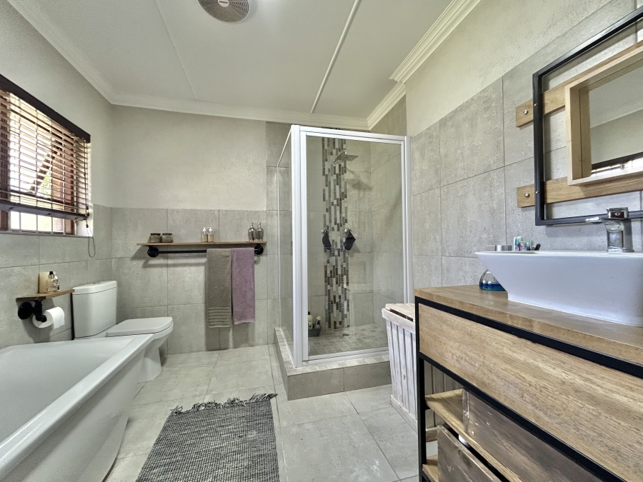 4 Bedroom Property for Sale in Boskloof Eastern Cape